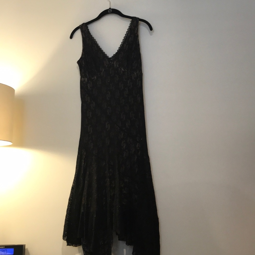 Sleeveless lace dress with subtle sparkles